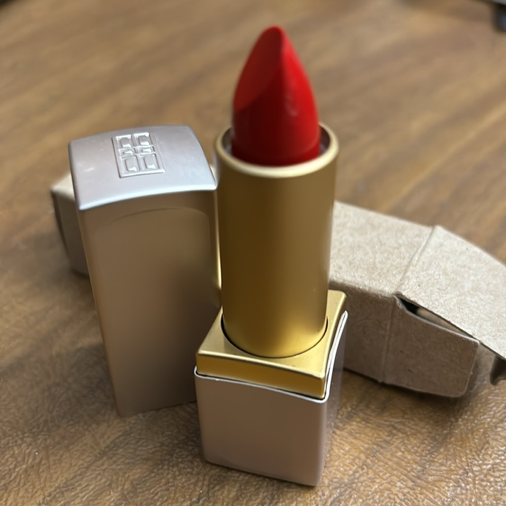 Elizabeth Arden Red Door lipstick - Picture 2 of 6